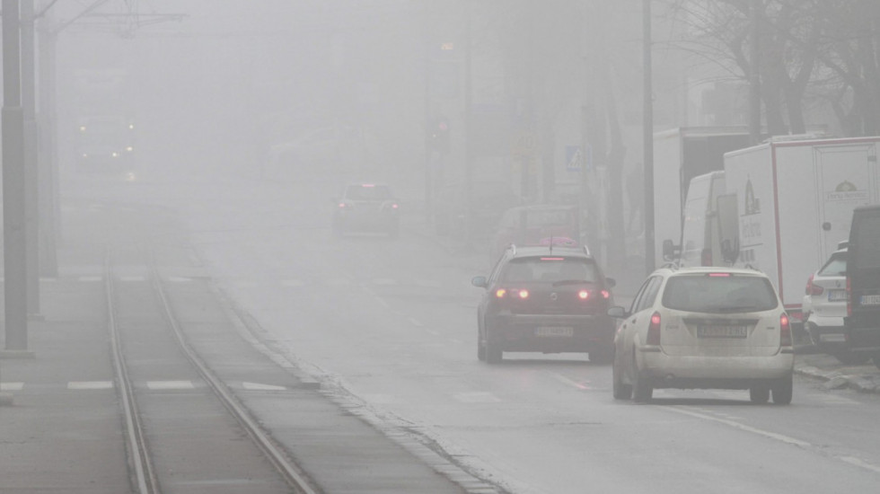Vozačima se savetuje oprez: Magla u većem delu zemlje, moguća i poledica na putevima