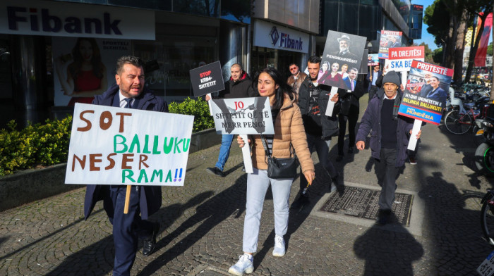 Protest ispred kancelarije Edija Rame: Sukob pristalica partije "Albanija nastaje" sa policijom