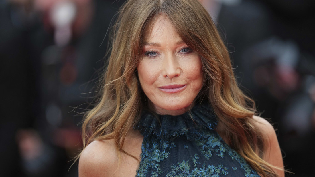 Bivša prva dama francuske Karla Bruni objavila da je završila lečenje raka dojke