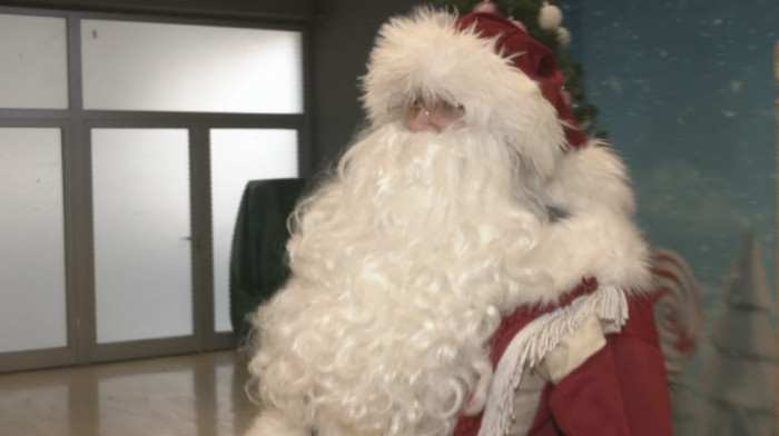 Novogodišnje radosti sa Deda Mrazom u "Šumicama": Deca maštaju o snegu, paketićima i poklonima