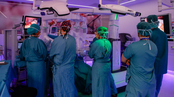 Istorijska operacija u Srbiji: Od klasične hirurgije do robotike, šta se promenilo?