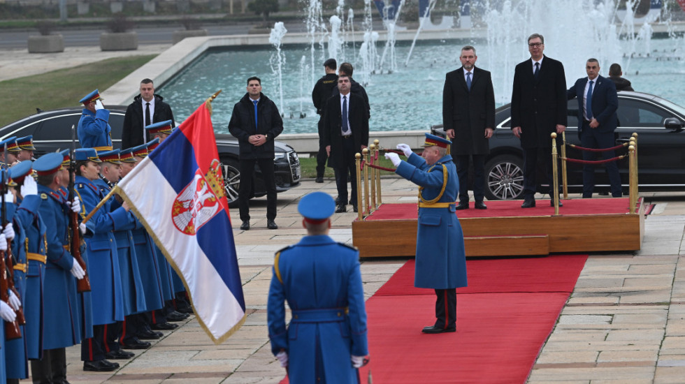 Predsednik Slovačke doputovao u Beograd: Svečano dočekan ispred Palate Srbija