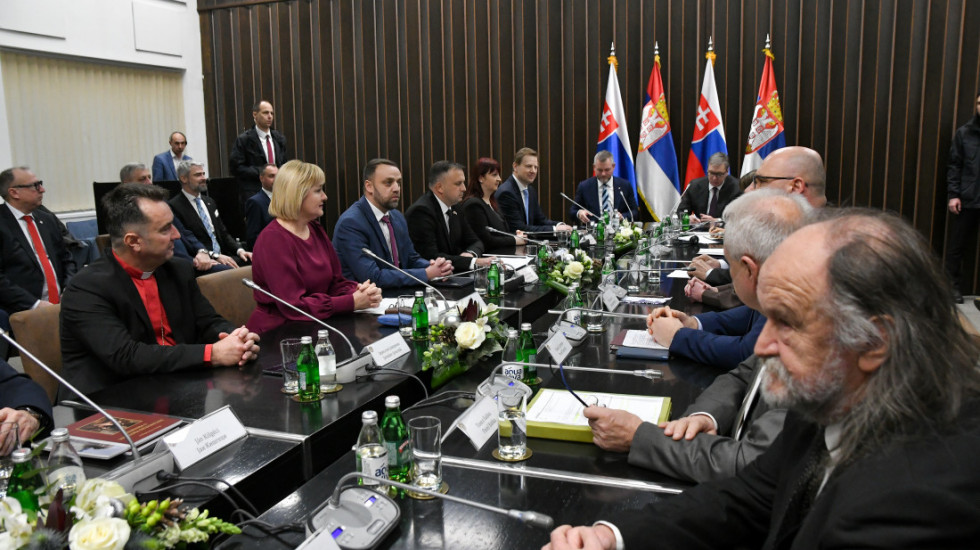 Vučić i Pelegrini stigli u Bački Petrovac, sastaju se s predstavnicima Slovaka u Vojvodini