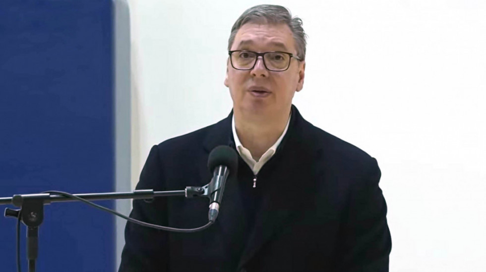 Vučić u Putnicima otvorio sportsku halu: Male stvari pokazuju koliko brinemo o ljudima
