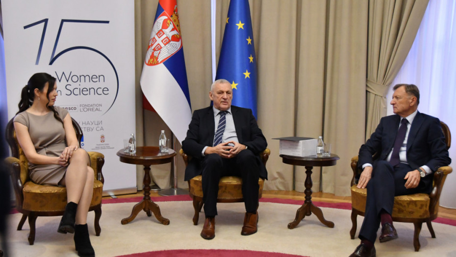 Balint uručio nagradu "Za žene u nauci" Milici Martinović, Jelici Milošević, Ani Savović