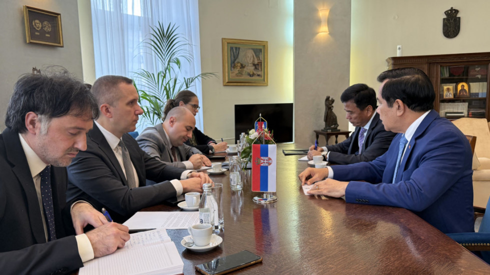 Kozarev sa ambasadorom Kambodže: Srbija opredeljena za mirnno rešavanje sporova