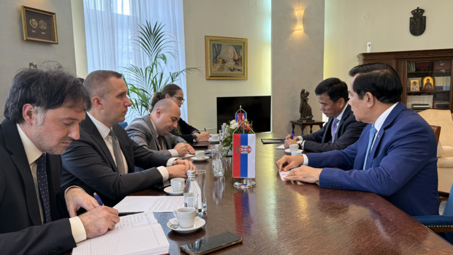 Kozarev sa ambasadorom Kambodže: Srbija opredeljena za mirnno rešavanje sporova