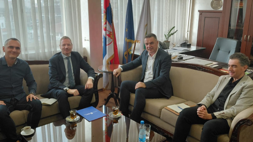 Poverenik za zaštitu ravnopravnosti Antonijević sa gradonačelnikom Novog Pazara o položaju manjina i LGBTI zajednici