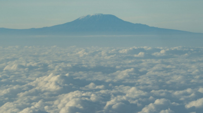 Pet osoba poginulo u padu helikoptera na planini Kilimandžaro