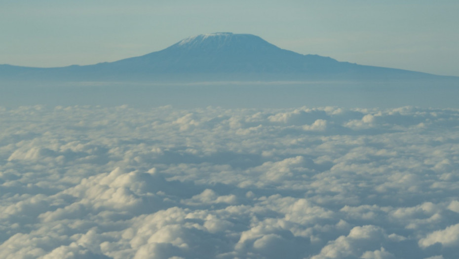 Pet osoba poginulo u padu helikoptera na planini Kilimandžaro