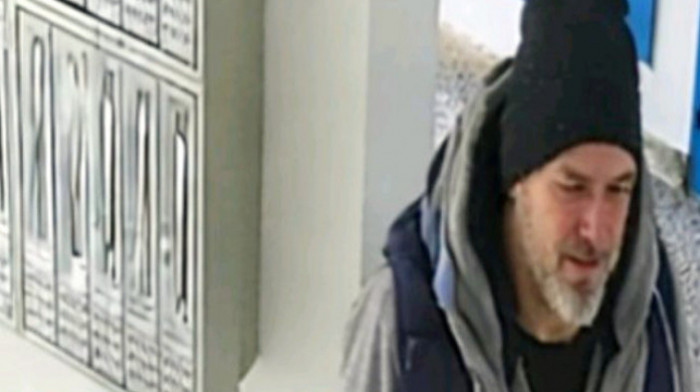 Ako vidite ovog muškarca odmah zovite policiju: Isekao ženu oštricom na Novom Beogradu, pa pobegao