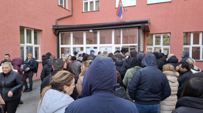 IZBORI NA KOSOVU I METOHIJI Na biračkim mestima u severnoj Kosovskoj Mitrovici veliki odziv