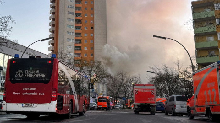 Izbio požar u soliteru u Berlinu: Najmanje tri osobe povređene
