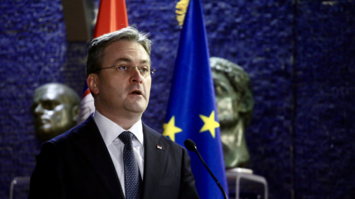 Selaković: Gađanje slike Aleksandra Vučića izraz primitivizna i političke nemoći