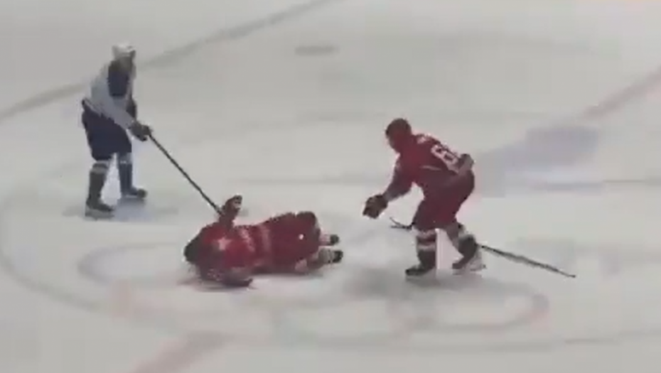 Lukašenko oboren tokom hokejaške utakmice u Olimpijskoj areni u Minsku (VIDEO)