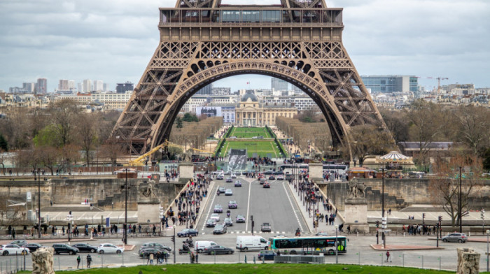 Grad Pariz poziva na oprez za Novu godinu zbog terorizma i bandi
