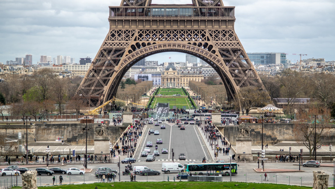 Grad Pariz poziva na oprez za Novu godinu zbog terorizma i bandi