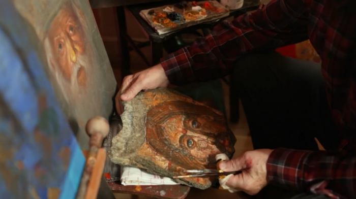 Četkica vođena srcem: Upoznajte umetnika iz Vučja koji slika na zrnu pšenice i mravu, a dela izlaže pod vodom (VIDEO)