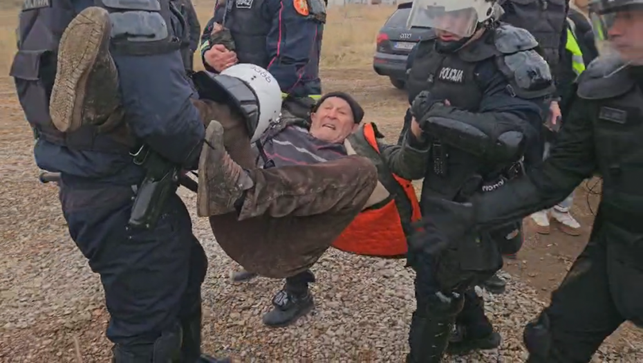 Dramatično u Crnoj Gori: Uhapšen predsednik opštine Zeta i više građana na protestu u Botunu (FOTO)