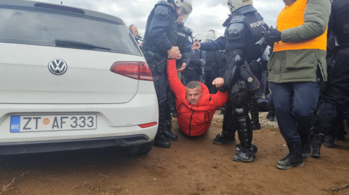 U Botunu privedene 54 osobe: Meštani blokirali kružni tok ka Aerodromu Podgorica zahtevajući njihovo puštanje