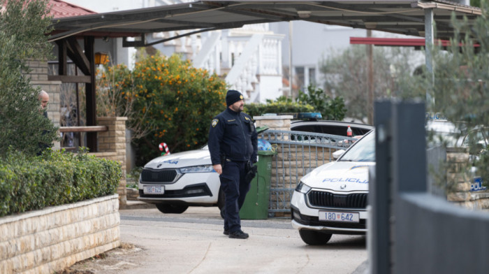 U Sukošanu otac upucao sina (18), pa istim oružjem presudio sebi