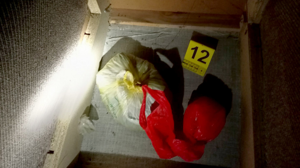 Uhapšena dvojica osumnjičenih dilera u Beogradu: Policija im našla paket droge i vagicu za merenje