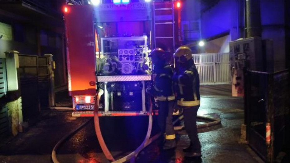 Majdanpek: Požar u zgradi, dvadesetak ljudi u bolnici zbog dima, dvoje ostaje preko noći