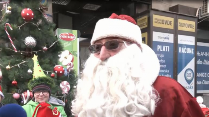 Isti Deda Mraz već pola veka donosi radost deci u Svrljigu (VIDEO)