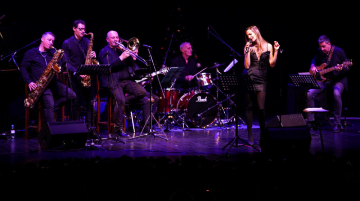 "Seti se naše ljubavi": Beti Đorđević, Ekstra Nena, Tanja Jovićević i drugi pevali u čast Nade Knežević