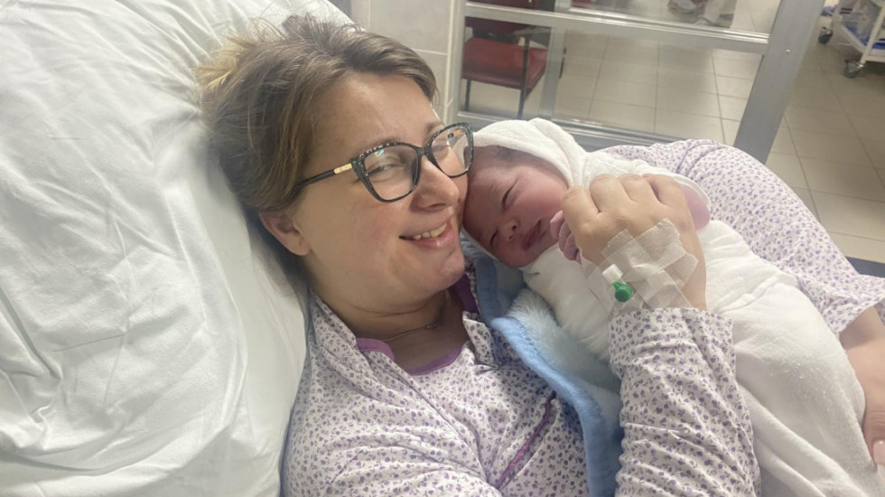 Prva beba u 2026: Dečak rođen u GAK Višegradska u prvoj sekundi posle ponoći, težak 3.910 grama