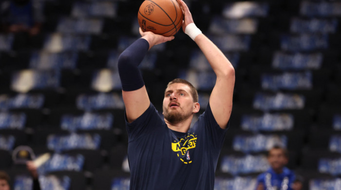 Jokić bio sa ekipom u Torontu i hodao bez pomagala