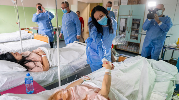 U Nišu prve bebe četiri dečaka, Žarić Kovačević uručila poklone ministarstva (FOTO)