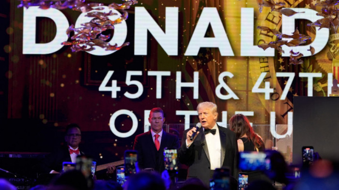 Tramp dočekao 2026. u Mar-a-Lagu aukcijom portreta Isusa vrednog 2,75 miliona dolara