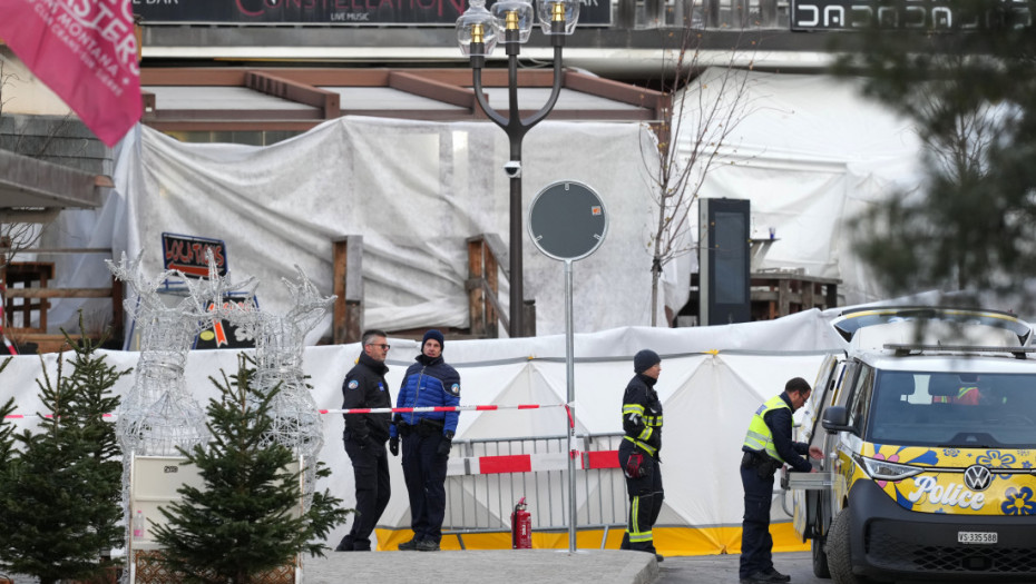 Novi snimci prikazuju haos i strah u švajcarskom baru dok se plamen pretvara u buktinju: Ljudi u panici beže od požara