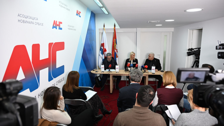 ANS predstavio izveštaj: 169 napada na novinare