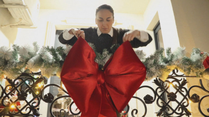 Šta se sve može kad se komšije slože? Stanari zajedno dekorisali najlepšu zgradu u Čačku