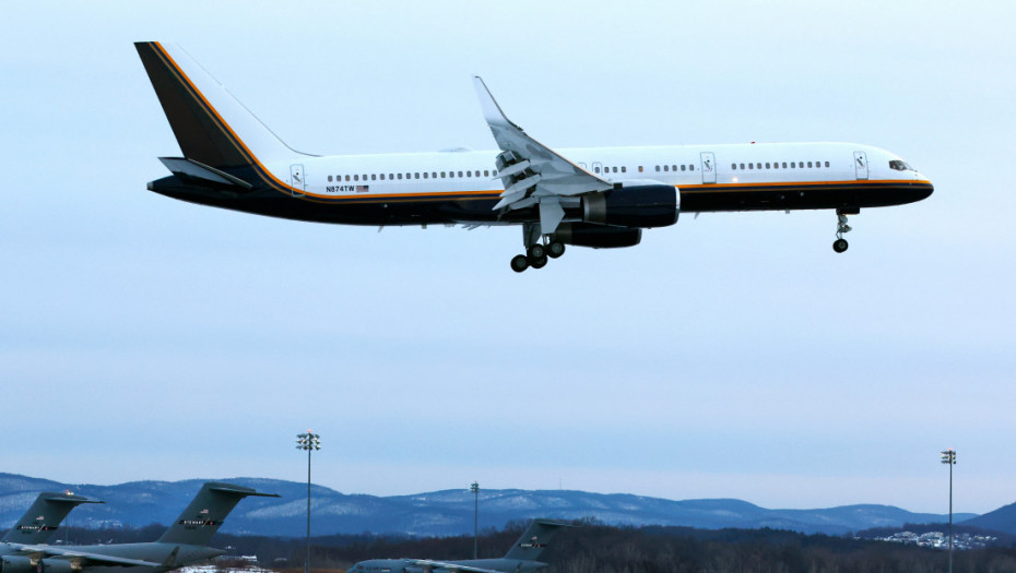 Ruski avion pod sankcijama sleteo u Havanu:  Da li Kubi preti scenario iz Venecule?