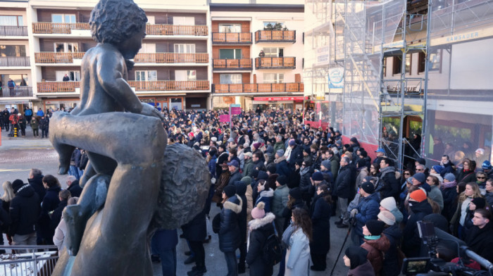 Zapalio se spomenik žrtvama požara u Kran-Montani