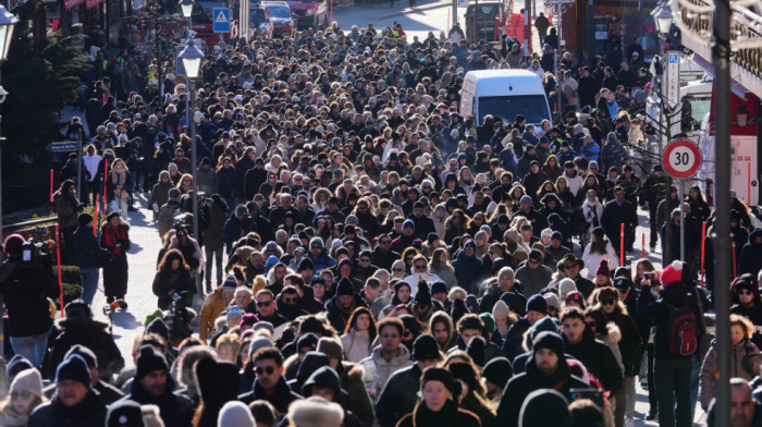 U Kran-Montani posle mise održana "tiha šetnja" do kluba "Konstelasion"