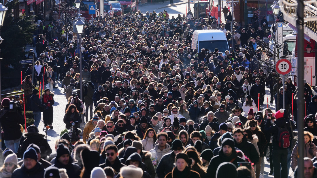 U Kran-Montani posle mise održana "tiha šetnja" do kluba "Konstelasion"