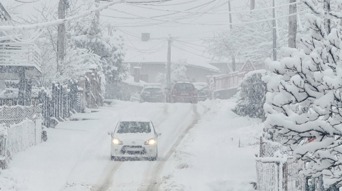 Sneg i jak vetar otežali saobraćaj u Bosni i Hercegovini: Obustava i zabrane na više magistralnih i planinskih puteva