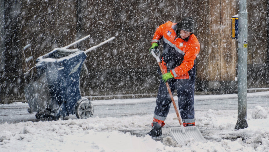 Stojisavljević: Na raščišćavanju snega angažovano 380 vozila i 2.180 radnika po smeni