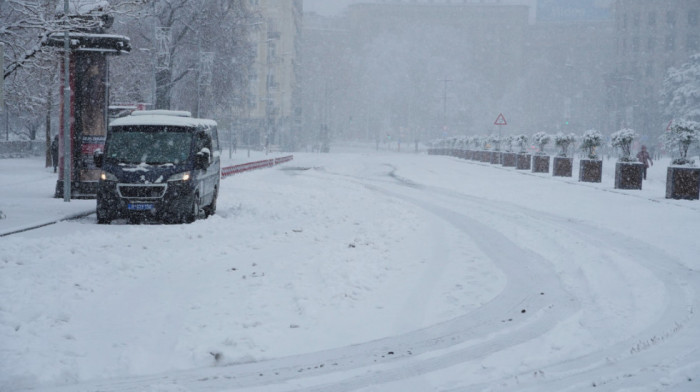 AMSS poziva vozače na oprez zbog snega i poledice: Koristite glavne putne pravce, nigde bez zimske opreme