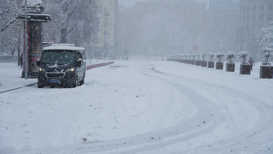 AMSS poziva vozače na oprez zbog snega i poledice: Koristite glavne putne pravce, nigde bez zimske opreme