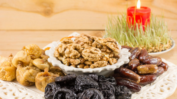 Koliko košta trpeza za Badnji dan i Božić: Na pijacama se najviše traži suvo voće, cene i do 1.200 dinara po kilogramu