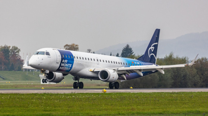 Avion na letu Beograd-Podgorica imao problema zbog nevremena, kapetan promenio rutu