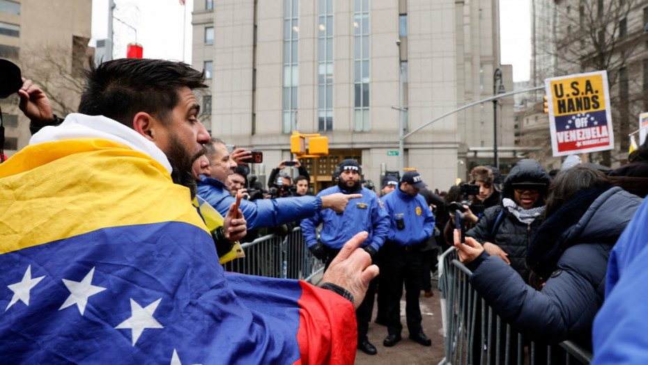 Njujork: Demonstranti se okupili ispred zgrade suda gde će Maduro biti saslušan