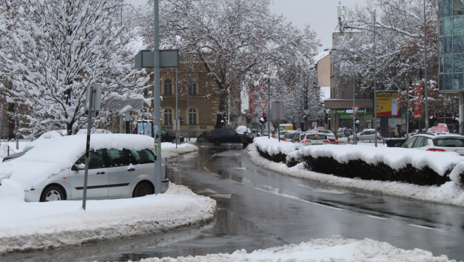 Hladan talas zahvatio Srbiju: Sneg, ledena kiša prave probleme, mogući prekidi u snabdevanju strujom i kašnjenja letova