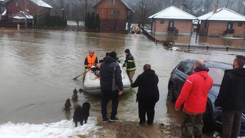 Evakuisano devet osoba u Ljuboviji, Drina poplavila vikend naselje Davidovići