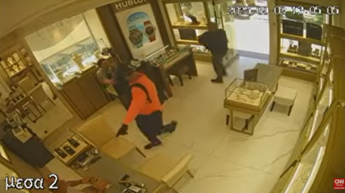 Objavljen snimak pljačke zlatare na Halkidikiju: Srpski "Pink Panteri" za minut i po odneli nakit vredan 580.000€